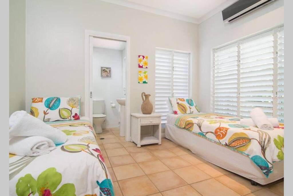 Beauty Tiny Walk To Sea Villa Port Douglas Exterior foto