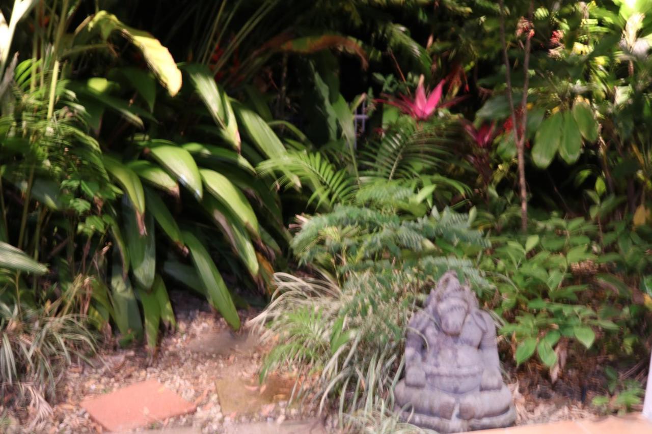 Beauty Tiny Walk To Sea Villa Port Douglas Exterior foto