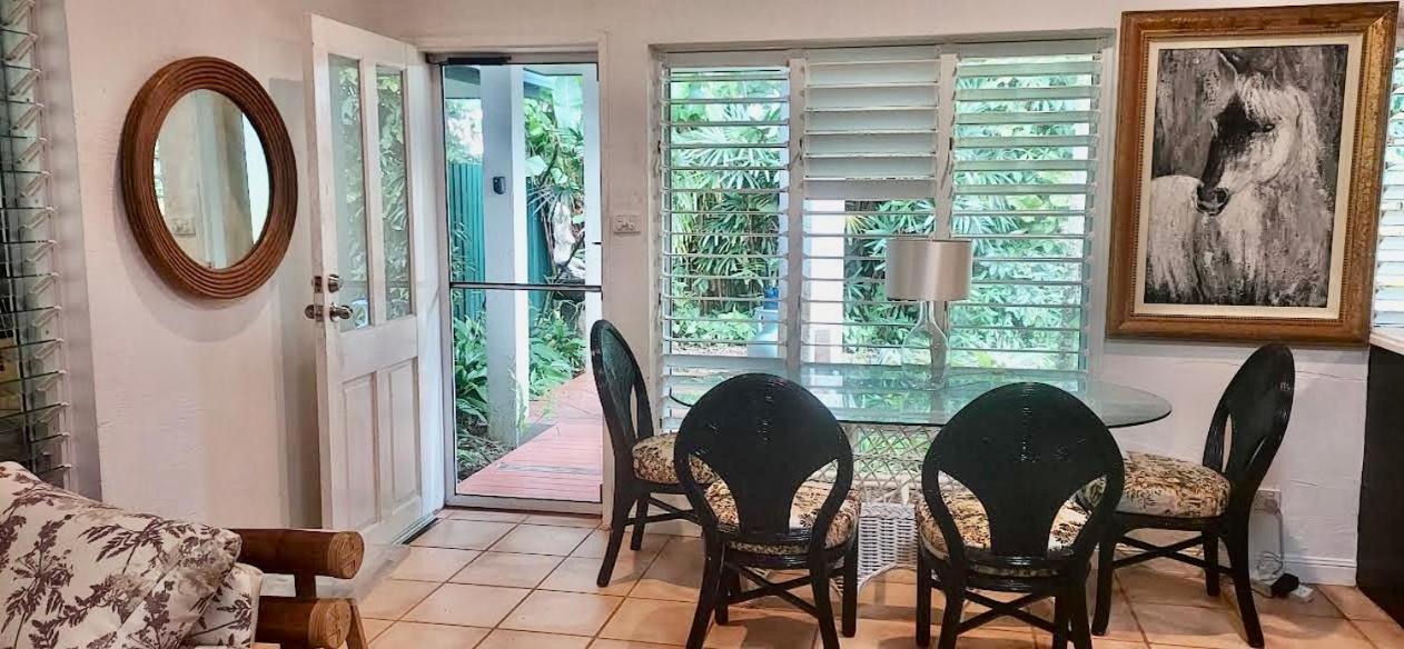 Beauty Tiny Walk To Sea Villa Port Douglas Exterior foto